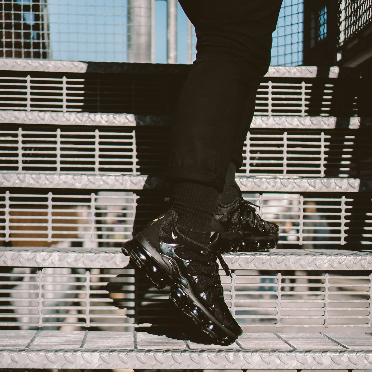 Full black vapormax plus online