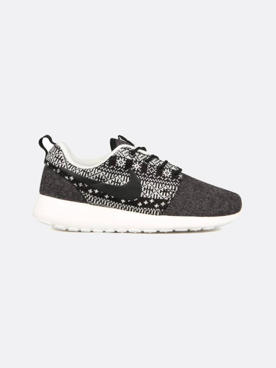 NIKE Women W Roshe Run Winter Black/Sail – Nohble