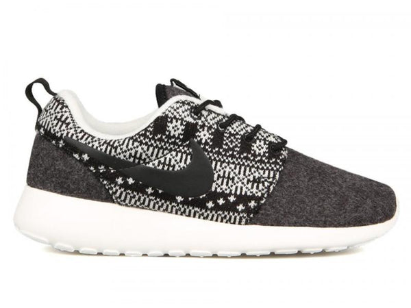 NIKE - Women - W Roshe Run Winter - Black/Sail