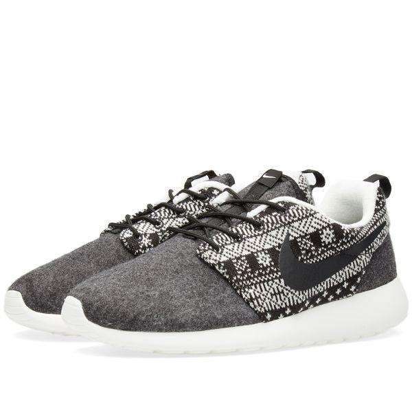 NIKE - Women - W Roshe Run Winter - Black/Sail