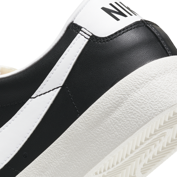 Nike - Men - Blazer Low '77 Vintage - Black/White