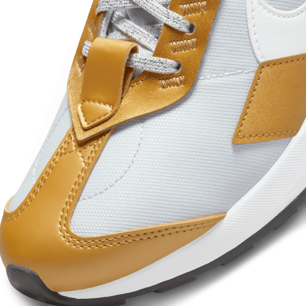 Nike - Women - Air Max Pre-Day SE - Pure Platinum/Metallic Gold