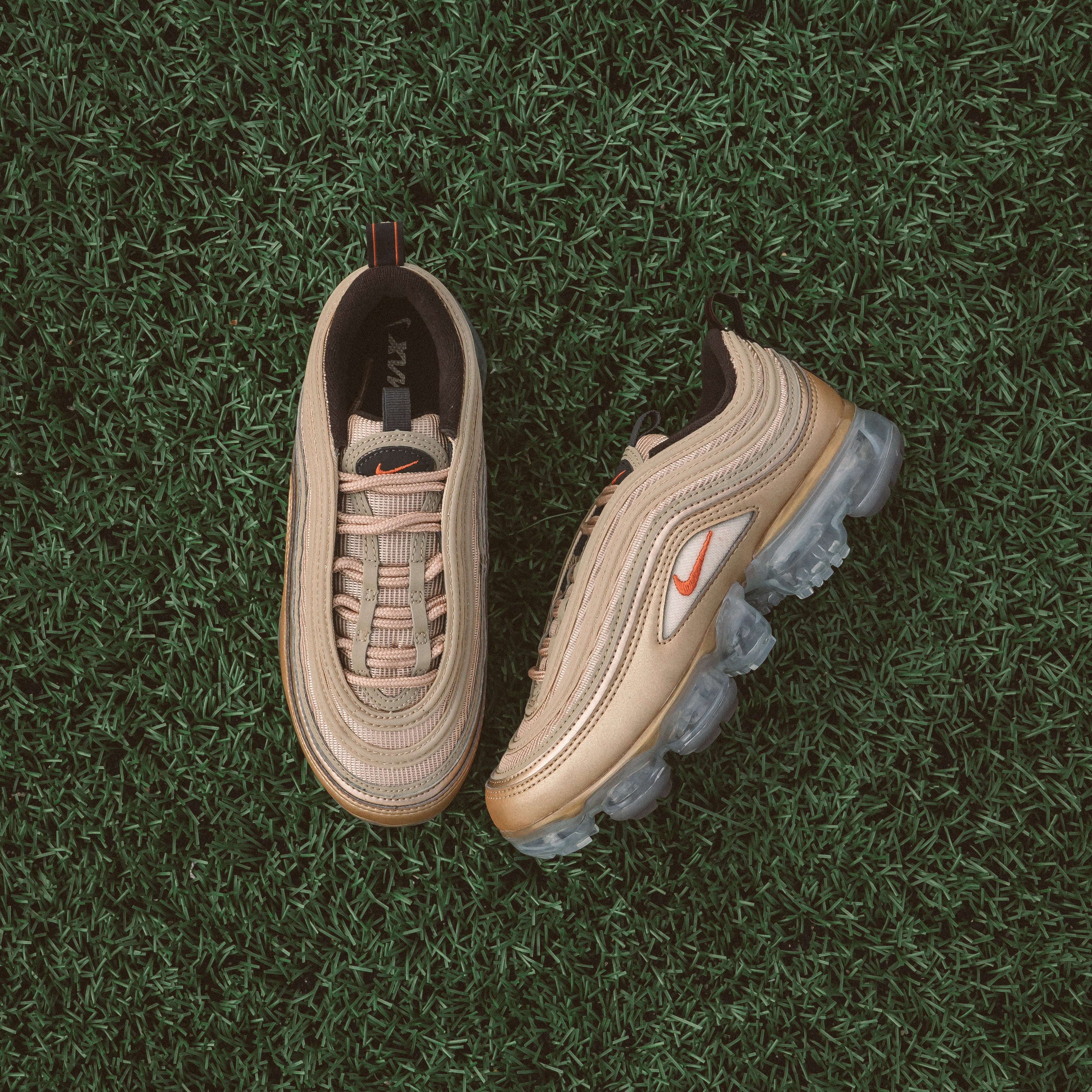 white vapormax 97