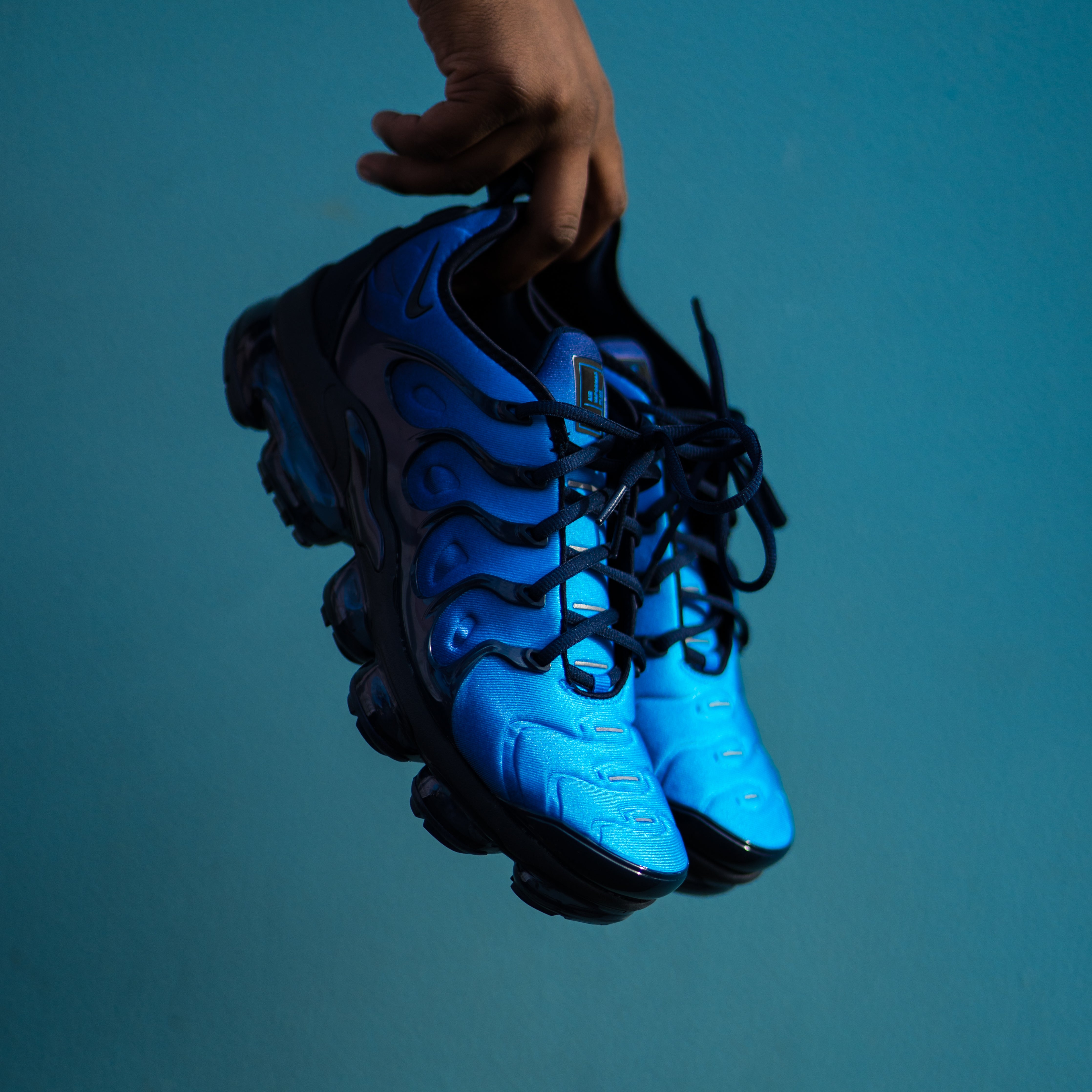 Vapormax plus store blue on feet