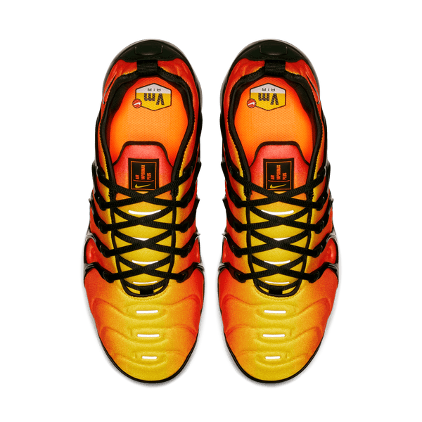 Black and orange vapormax plus discount