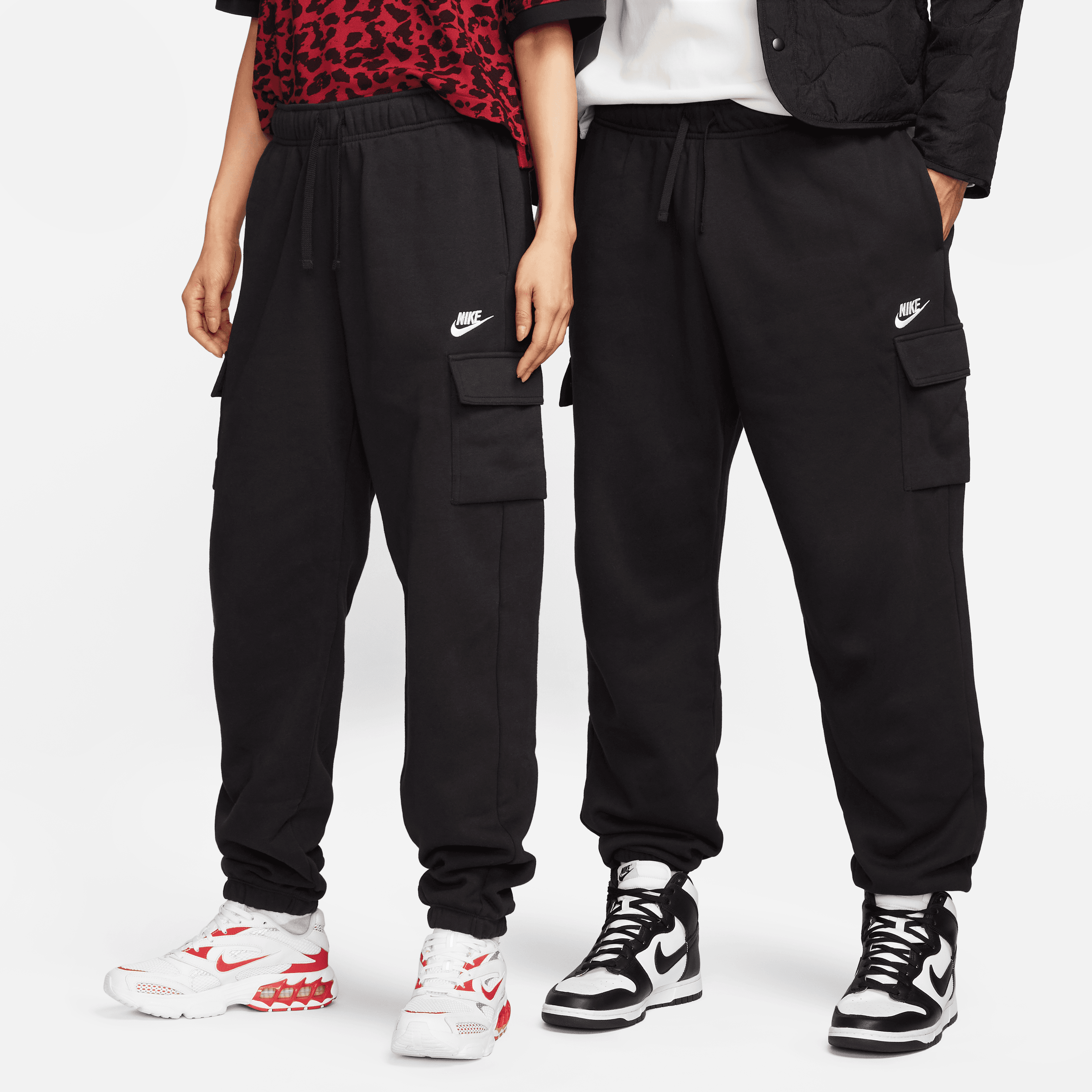 Nike - Women - Club Fleece Cargo Sweatpant - Black/White – Nohble