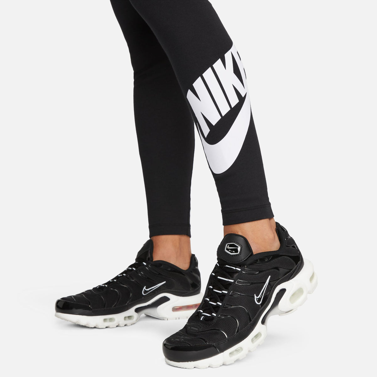 Nike - Women - Classic High-Rise Futura Tight - Black/White – Nohble
