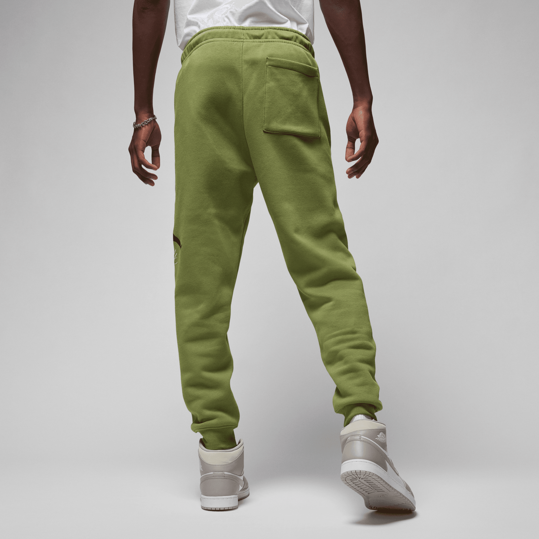 Army green 2025 nike sweatpants