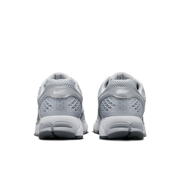 Nike - Men - Zoom Vomero 5 - Wolf Grey/White/Metallic Silver