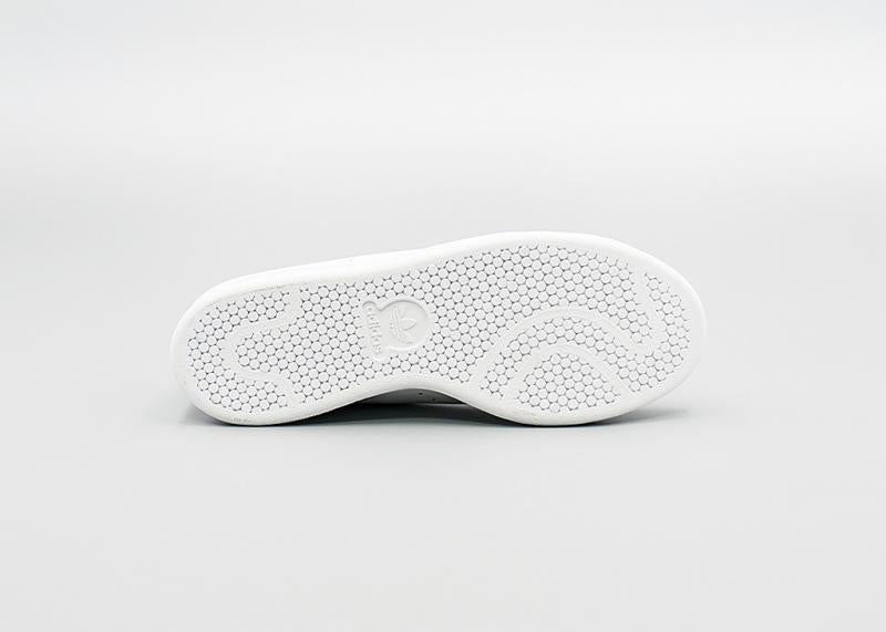 Stan smith 2025 black fishscale