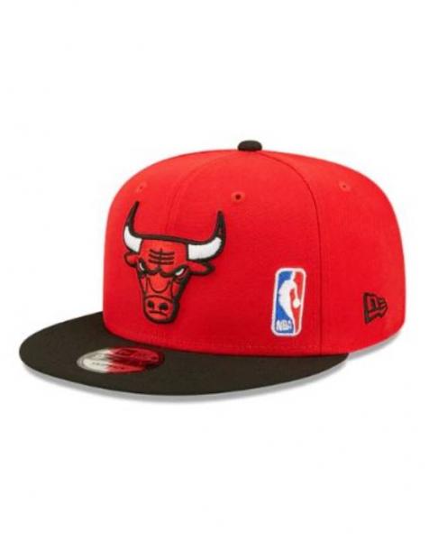 NEW ERA - Accessories - Chicago Bulls Blackletter Arch Snapback - Red/White