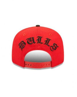 NEW ERA - Accessories - Chicago Bulls Blackletter Arch Snapback - Red/White