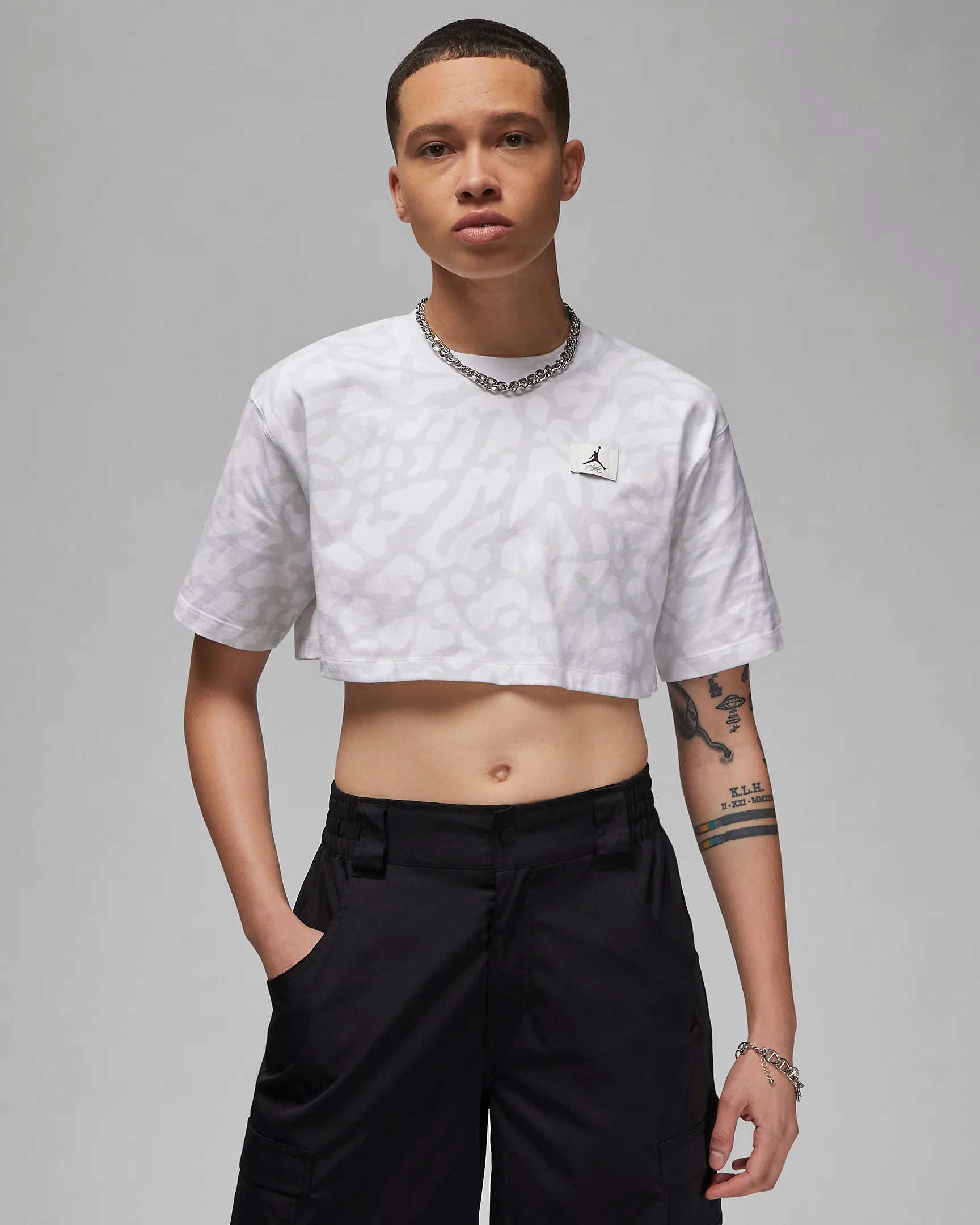 White cropped graphic tee hotsell